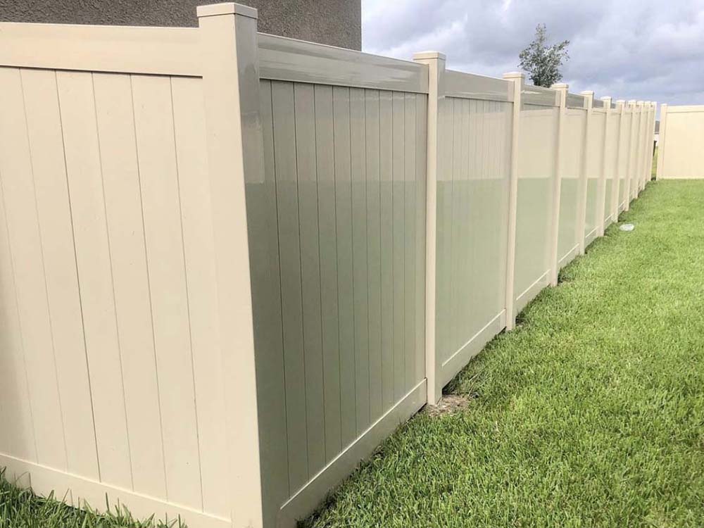 Vinyl tan full privacy fence company in Tampa Florida