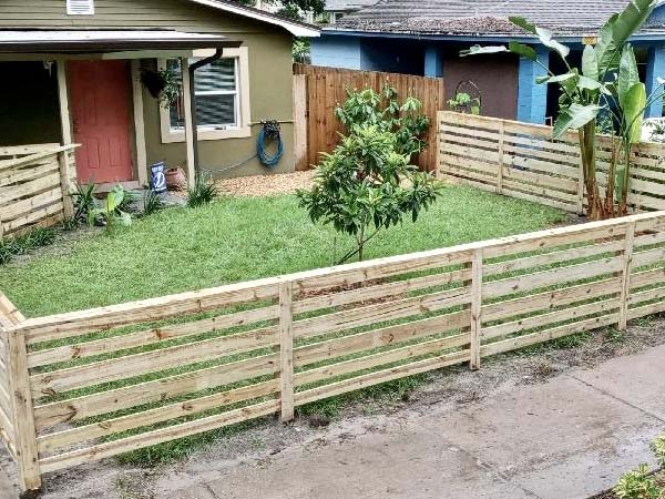 Residential horizontal wood fence company in Tampa Florida
